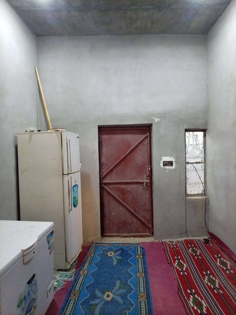 مساحة 200متر
نزال 16ونص

ثلاث غرف نوم وصالة ومطبخ  وبراني

بناء جديد 2025

الحمزة الشرقي حي الحسين قرب مدرسه الوركاء كامل خدمات تبليط مجاري انترنت ضوئي 

***********
