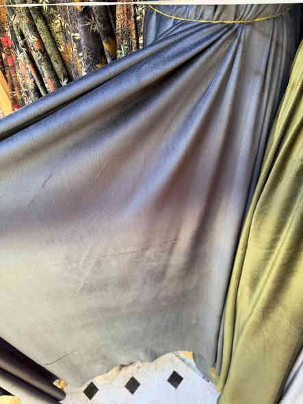 جديد جديد 
قديفه جلد الغزال خامه مميزه + باربي لون رصاصي يستخدم صداري 
البيع جمله.        مفرد 
اقل كميه للجمله ١٠ قطع 
توصيل جميع مناطق كربلاء ب ٣٠٠٠ وجميع محافظات العراق ب ٦٠٠٠ 
للاستفسار مراسلت البيج او ع الواتساب ***********
