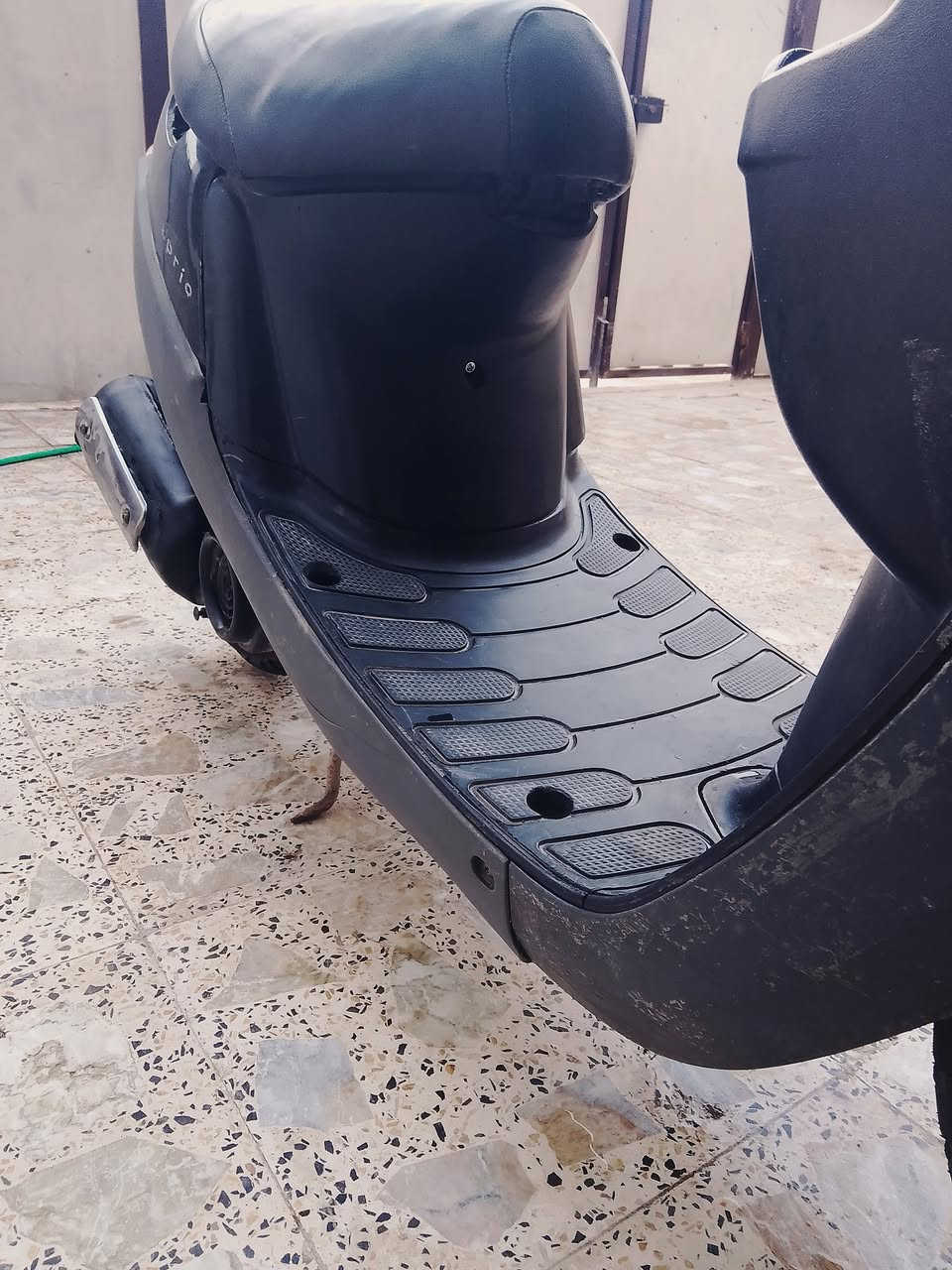 سلام عليكم دراجه 60 ياماها نوع بطه دراجه شغاله نكره هندر سلف شغال بس ناقصه باتري مكينه شعله ومعدل  والباقي مثل ما واضح بل صوره سعره 200 وبيه مجال 
مكاني بغداد الشعب نهايت الفورتات رقم الهاتف *********** فقط واتساب موجود
