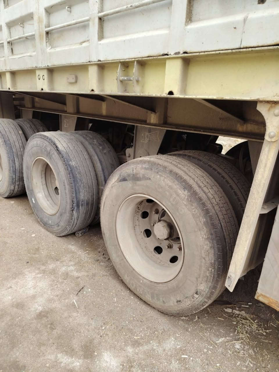 السلام عليكم
عربانه فصال محلي شغل بغداد الجرف 
شاصي حدادي 16 دناكير 14 طول 12اونص
***********
