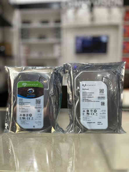 السلام عليكم كميه جبيره من هاردات مختلفه الاحجام والانواع فحم     فحم.   يعني ابيعلك هالموجود اكثر من 150 هارد  الي يفيدنه يراسلني وبالخدمه *********** توصيل موجود بس واتساب
