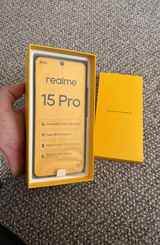 📱 Realme 15 Pro 5G 
 زاکیرەی 512GB
رام 26GB (12GB + 14GB RAM ديناميكي)
 پرۆسیسەر: Snapdragon 7 Gen 4
 الشاشة K Curved AMOLED خیرایی نویبوونەوە  144Hz
 : 7000mAhپاتری
  خیرایی شحن کردنەوە  وات80W SuperVOOC
  کامیرای سەرەکی50+50MP Sony IMX896    AI
 كاميرای سيلفی: 50MP
نزیکەی 3هەفتەیە کراوە بە 600هەزار ئەمن بە 540هەزار دەیفرۆشم زەمانی 12مانگی ماوە


**إذا كنت صاحب هذا الإعلان وتريد حذفه لأي سبب، رجاءا أرسل رسالة إلى الدعم الفني**