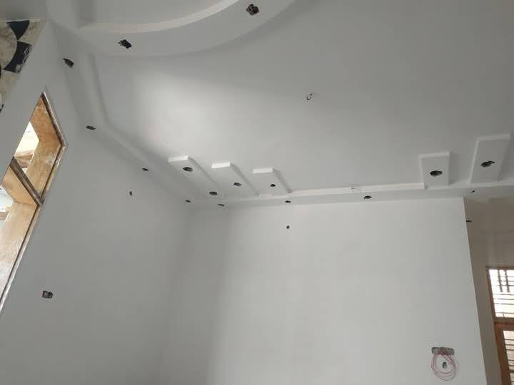 سلام عليكم عملي سمنت وجص وبياض متر مكطوه بليوميه ***********

