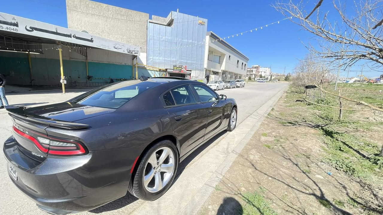 6بستۆن دۆج چارجەر٢٠١٦
سەیارەکە لێزەرە -لێزەر
فول فول فول مواسەفاتە .کلینە
بۆیاخ و دەعمی نیە
٤ تایە و ویلی لۆکە (لۆک)
سعر: 85$$$ معامەلەیە برایانە
شوێن : سلێمانی 
***********
