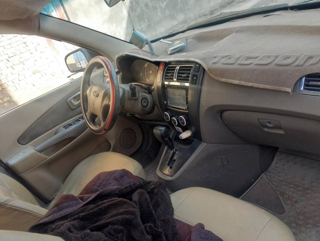 توسان موديل 2009 مكينه وكير تبريد جهز رقم بغداد تحويل مباشر موجوده ذي قار غراف سعر 82   جافي وصبغ عام *********** مكينه 2000 جهز ناصرية, ذي قار
