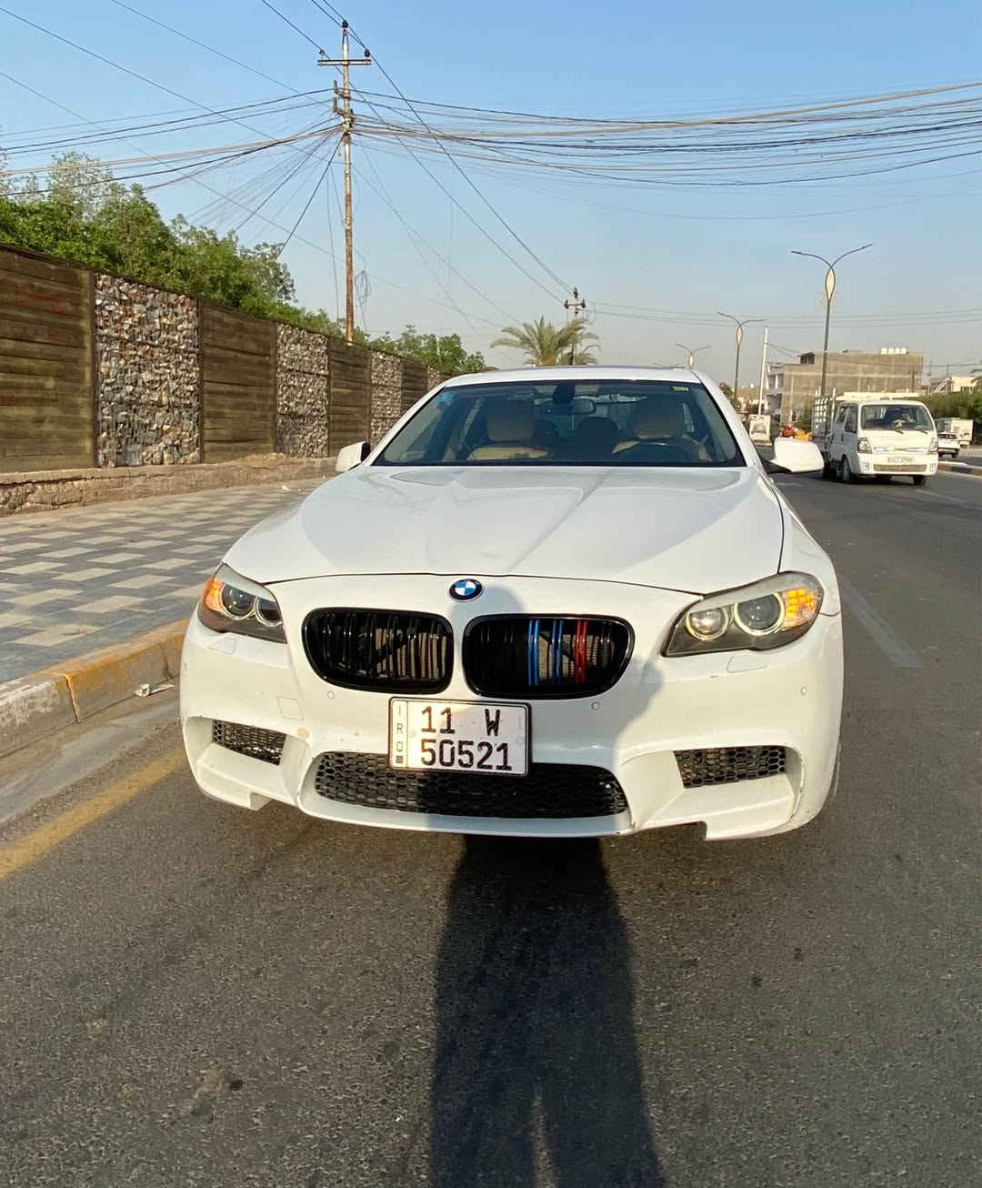 🚘 BMW F10 535i 2011

🔹 المحرك: N55 3000cc TwinPower Turbo

🔹 القوة: 306 حصان

🔹 ناقل حركة أوتوماتيك ZF 8 سرعات مع تيبترونيك

🔹 دفع خلفي (RWD)

⚙️ أنظمة القيادة:

✔ ECO PRO (اقتصادي)

✔ COMFORT (مريح)

✔ SPORT (رياضي)

✔ SPORT+ (رياضي متقدم)

❄️ التجهيزات الداخلية:

✔ تبريد وتدفئة للمقاعد الأمامية

✔ مقاعد جلد كهربائية مع ميموري

✔ تحكم كهربائي بالمقود

✔ شاشة iDrive كبيرة

✔ نظام ملاحة GPS

✔ بلوتوث ومداخل AUX / USB

✔ شاشة معلومات متعددة الوظائف

✔ مكيف أوتوماتيك ثنائي المناطق

✔ فتحات تكييف خلفية

✔ ستارة خلفية كهربائية

✔ إنارة داخلية محيطية Ambient Light

✔ فتحة سقف كهربائية

🎵 الأنظمة:

✔ نظام صوتي Hi-Fi

✔ أوامر صوتية

✔ مثبت سرعة Cruise Control

✔ حساسات مطر وإنارة

✔ حساسات أمامية وخلفية

✔ كاميرا خلفية

✔ بصمة تشغيل Start/Stop

✔ Auto Hold

✔ فرامل إلكترونية

🛡️ أنظمة الأمان:

✔ ABS

✔ DSC مانع الانزلاق

✔ DTC

✔ وسائد هوائية متعددة

✔ نظام الثبات الإلكتروني

✔ نظام مراقبة ضغط الإطارات

💡 المواصفات الخارجية:

✔ أضوية زينون مع عدسات

✔ LED نهارية

✔ مرايا كهربائية قابلة للطي

✔ جنوط رياضية

✔ حساسات ركن أمامية وخلفية

   m5 عليها كت 

الجاملغ مصبوغ 

ول بنيد مبدل نفس الون 

السعر 150 وبيها مجال مراوس هم اراوس

مكاني بغداد البلديات 

للاستفسار اكثر *********** بغداد, العراق
