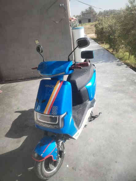 سلام عليكم هاي درجه شحن للبيع درجه كلش نضيفه  رائده ب750 مكاني الانبار ***********
