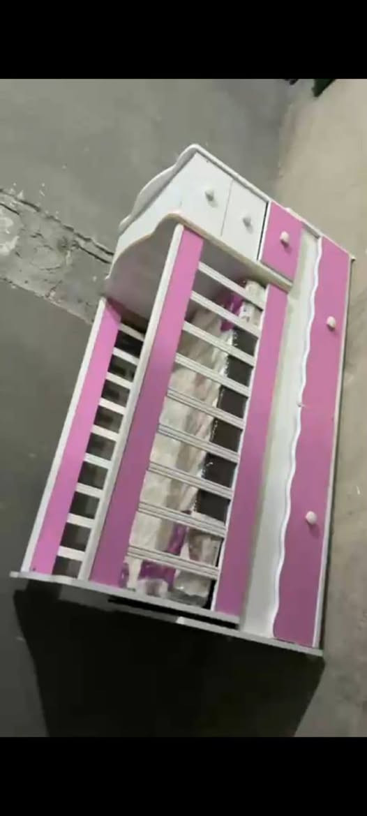 سلام عليكم اغراض نضيفه جداا للبيع ماصات كبار عدد 5 السعر 60 + كاروك اطفال نضيف جداا حجم كبير  مع دوشك جديد السعر 70+ ميز بلازمه نضيف جدا السعر 40 اي استفسار الاتصال علئ ***********
