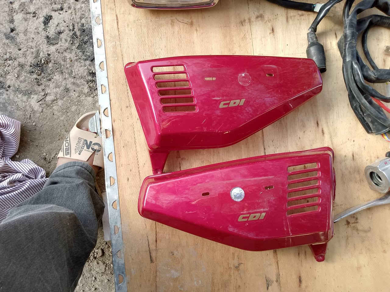 السلام عليكم 
غراض نامه شلامجه بلاد للبيع فتحتهن من الدراجه
1-تانكي وصفاحيات ماروني اصلي اجه بلدراجه بي شويه زنجار بطنه ب15
2- دشبول نامه شلامجه شغال كله عدا الايت الزرك مايشتغل يشتغل بس الاحمر ويتبدل عادي ب8
3- زوج زرازير ب3
4-زوج يدات اصليات شغالات عدا دكمه الهورن مكربنه ب5
5-ضفيره نامه اصليه شغاله من الطول للطول استخدام شهر ب6
7-لايت نامه امامي شغال بس اليزري عطلانه جم وحده بيهن
8-زوج اشاير خلفي شغالات ب4 
9-سوبايتين وحده دبل سوده ب15 وحده ربع صغيره رياضي ب4 
(ملاحضه الاسعار قفل) 
مكاني سماوه البساتين الشرقيه 
هاذة رقمي ***********
