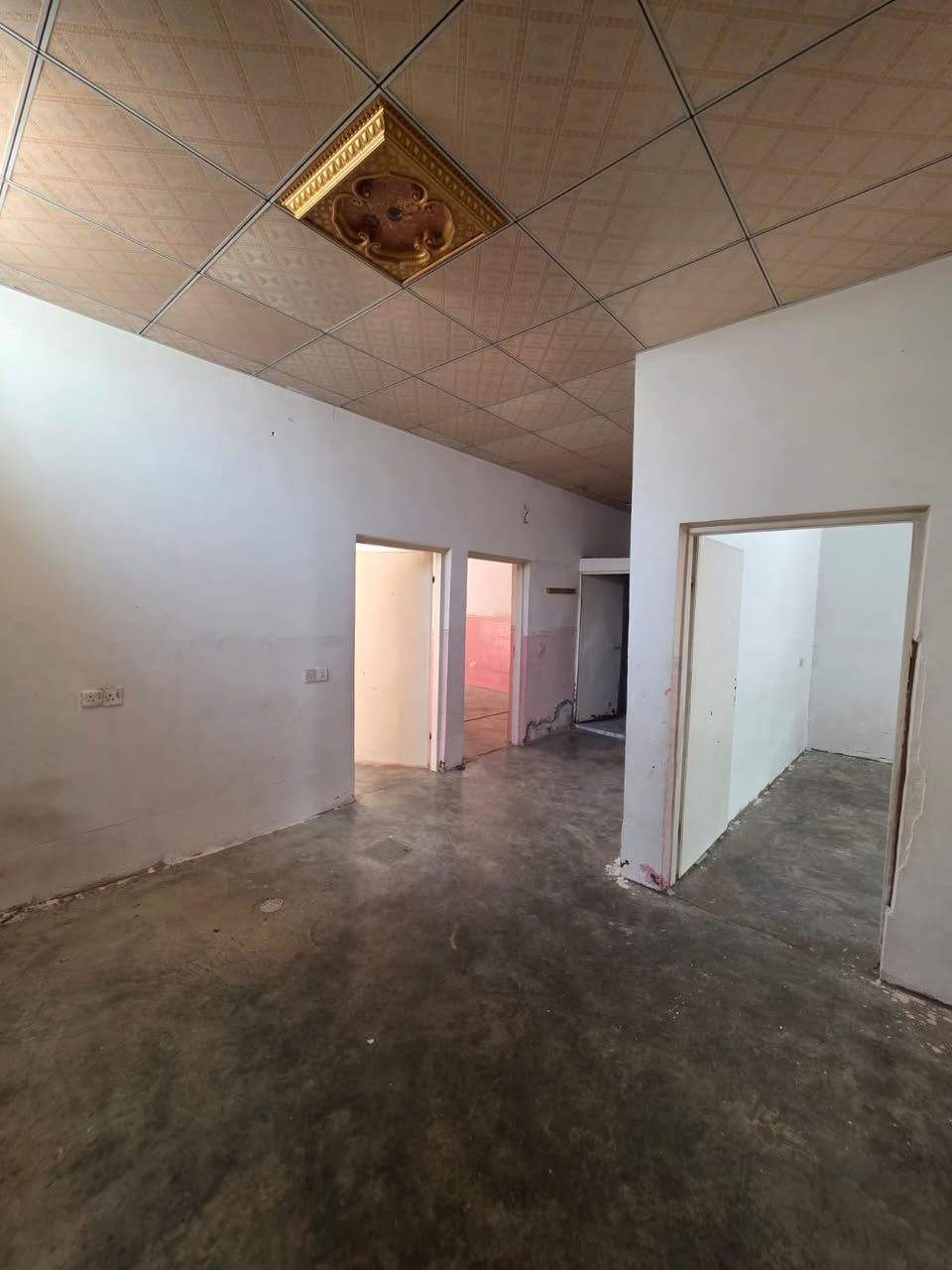 🏡 خانوو بۆ کرێ 🏡

📍 شوێن: حەمەی کەریم ، لای مزگەوتی مەلا عەلی

✨ تایبەتمەندییەکان:
🔹 رووبەری ١٨٠ مەتر
🔹 سەربەخۆ
🔹 نزیک قوتابخانە
🔹 نزیک مزگەوت
🔹 شوێنێکی ئارام و گونجاو بۆ ژیان

🌟 هەلیەکی باش بۆ ئەوانەی بەدوای شوێنێکی گونجاو و خزمەتگوزارییە سەرەکییەکاندا دەگەڕێن.

📞 بۆ زانیاری زیاتر پەیوەندی بکەن.
*********** 
***********
