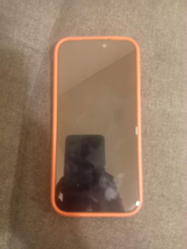 آيفون جديد للبيع مطلوب فيه مليون جديد مومغير فيه شي وقابل للتفاوض***********
