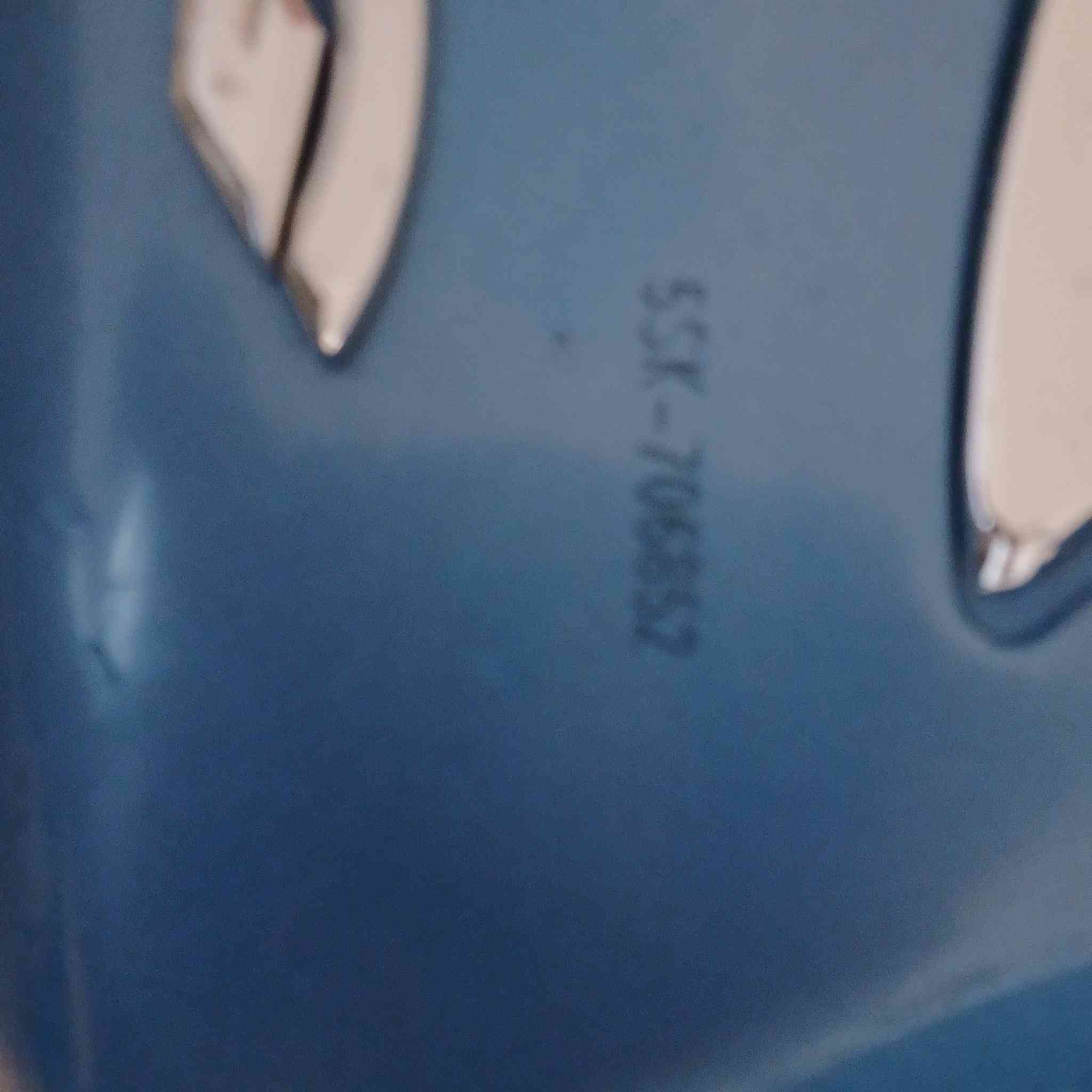 كفرات ماكس منغولي لون بحري للبيع السعر 15قفل قفل
ملاحضه: قطعه من الصفاح بيها كسر والباقيات فقط اشخوط 
مكاني الناصريه مركز حي المنصوريه 
⬅️***********➡️
@الجميع
