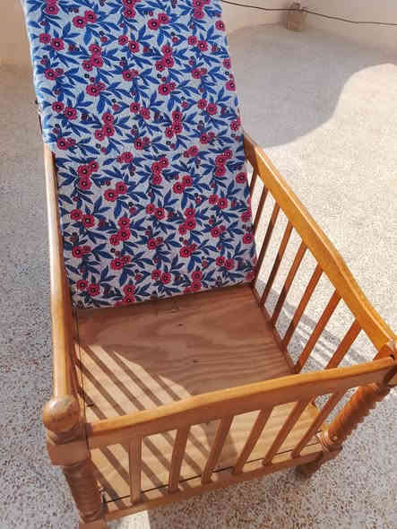 السلام عليكم
تخت طفل للبيع نضيف مع الدوشك
السعر75 وبينو مجال 
للتواصل عل الرقم التالي
*********** يوجد واتساب
