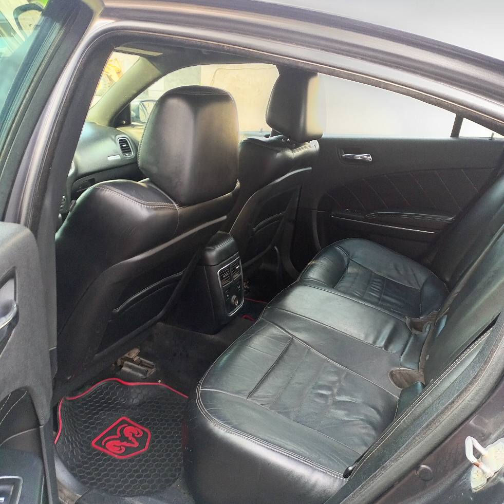 السلام عليكم جارجر 2014 rt5700
فول مواصفات عدى الفتحة كير محرك صدر جاهزة بدون نقص
صبغ جاملغ +بنيد +كلير باب فقط بدون داخل 
شاصي لغد مكفول
تخم تاير جديد ويل نجمة السعر 138 مجال بسيط مكاني بغداد حي العامل *********** بغداد, العراق
