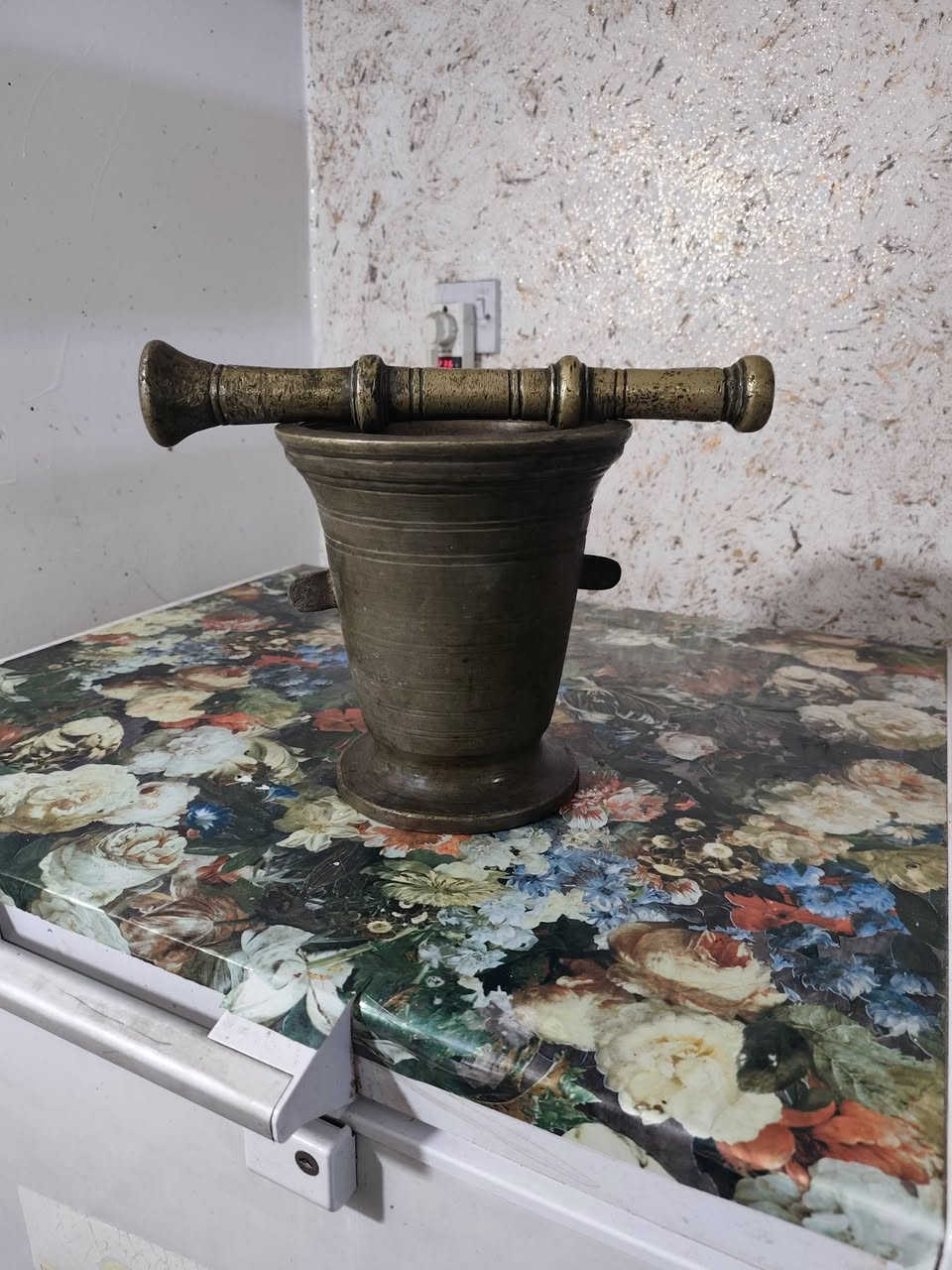 هاون من نوادر ارتفاع 22ونص سم ويده 34سم سعر خاص ***********
