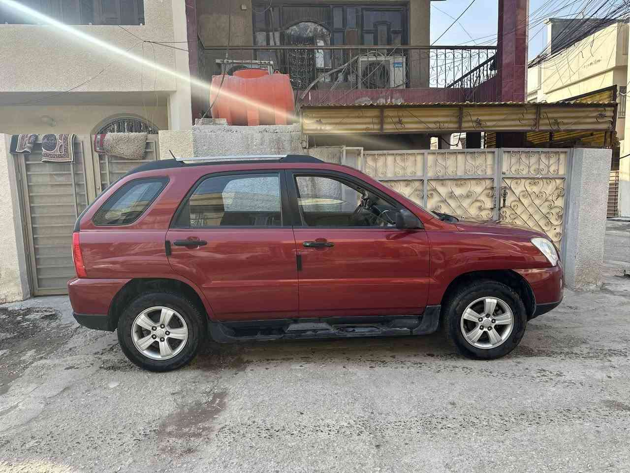 السلام عليكم
سبورتج 2010خليجي. 
مكينه 2000 دوش 
سياره عليه ادامه كامله صدر تخم تاير 
تبريد ثلج تدفه شغاله   سياره ماشيه  127الف وسونار موجود كما موضح بصوره وسياره بسمي شرط تحويل ثاني يوم 
سياره صبغ نص بيبان السايق ولخلف السايق فقط السعر 130وبيه مجال
***********
