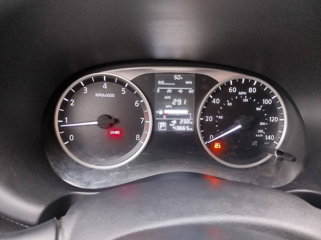 تمام 👍
🚗 للبيع: نيسان كيكس Nissan Kicks
📍 الموقع:كركوك
📅 الموديل: 2020
🎨 اللون: رمادي
🚘 الحالة: ممتازة / نظيفة جداً
المواصفات:
محرك اقتصادي بالوقود
ناقل حركة أوتوماتيك
تكييف هواء ممتاز ❄️
شاشة معلومات / بلوتوث
كاميرا خلفية
حساسات خلفية
تحكم من المقود
 حساس نقاط عمية بالمراية الجانبية
خاصية مانع تصادم
بطاقة بنزين متوفر
سنوية نافذة حد ٢٠٢٧
سونار موجود بالصور

السعر ١٣٥ و بيه مجال
للتواصل ***********
