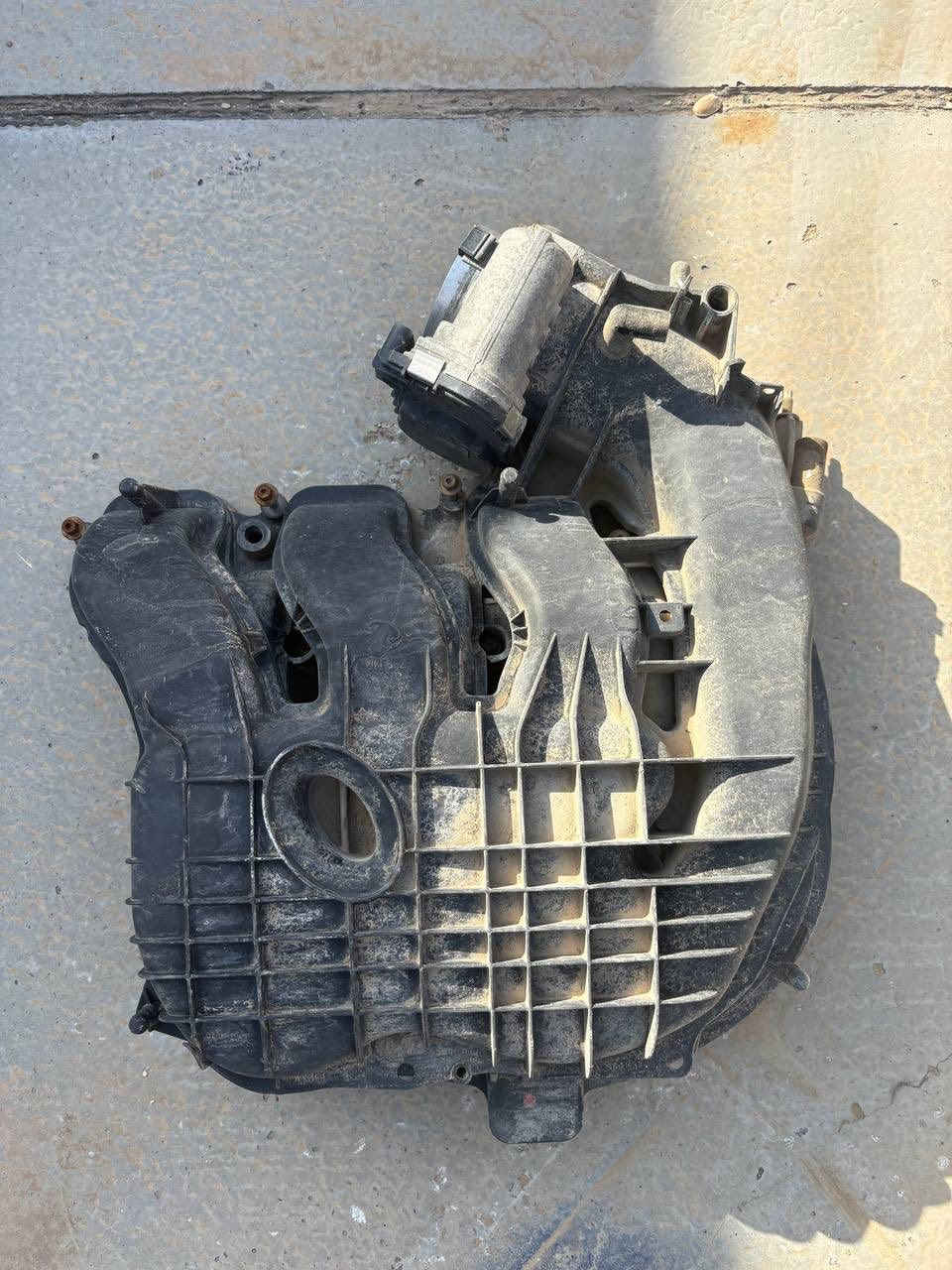 السلام عليكم
عندي تكم قمارة مال كصة جيب الجهتين يمين و يسار مثل مموضح بالصور لون ابيض 
وباب سائق و مثلثة خلفية 
للاستفسار  واتساب ***********
