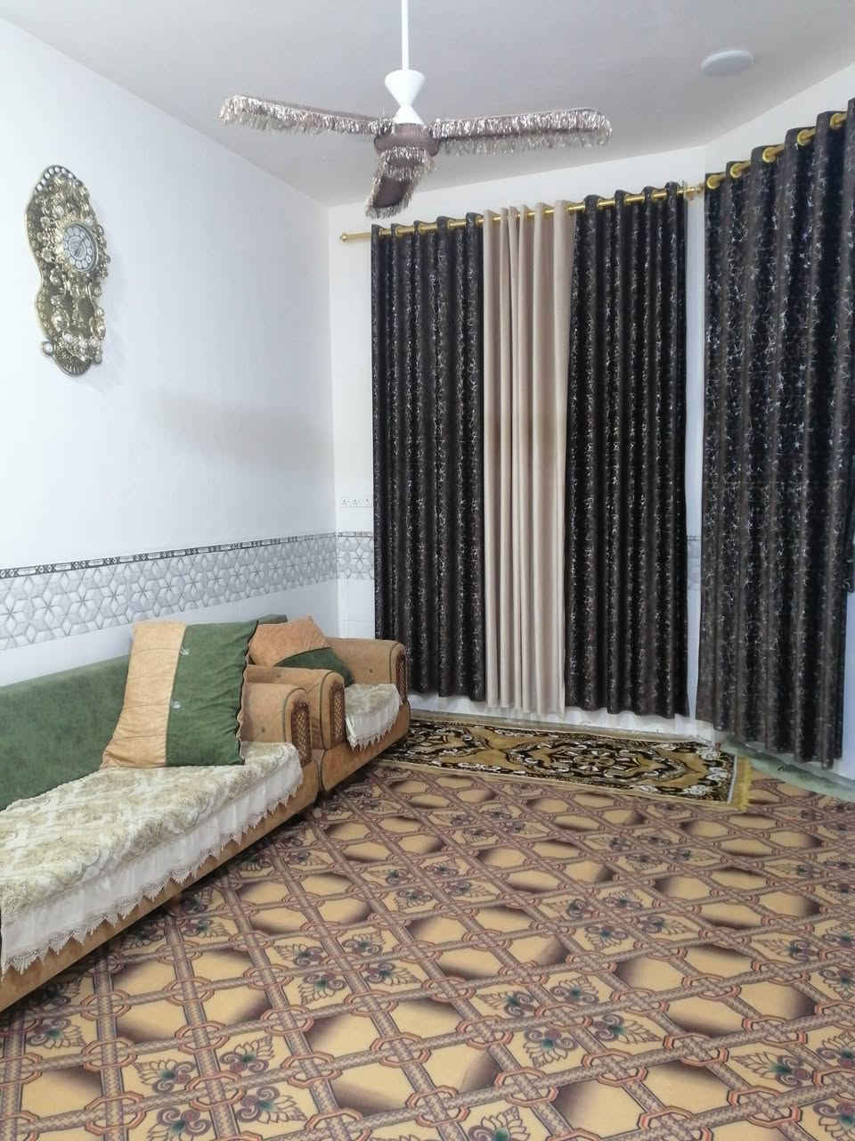 دار للبيع المساحه ١٢٠ متر طابق واحد سند ٢٥ بزوير الغربي عرض الشارع ١٠ متر حي هدوء ومرتب متكون من استقبال وهول ومطبخ وغرفه وصحيات داخليه وخارجية عايز ارضيه و فرشي السطح فقط الاتصال على الرقم ***********
