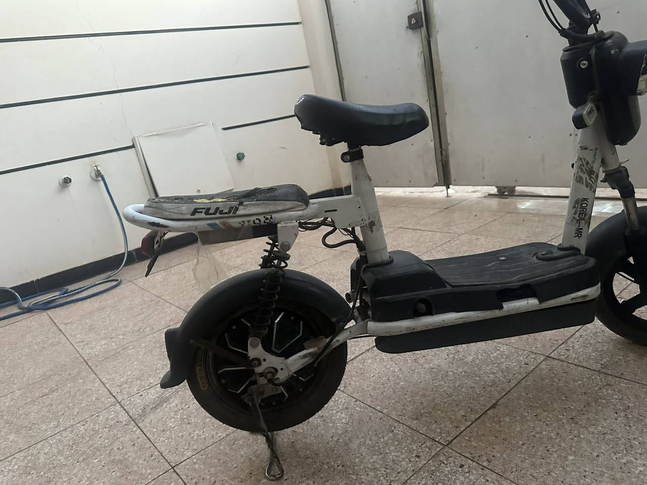 متاح للبيع دراجه شحن كوريا مار حجم ١٤ أربع بطاريات نضيفه مستبدله بيه وحده مستعمله نفس قياسهاالسعر ١٣٠وبيه مجال   بيع أو مراوس هاتف ***********
