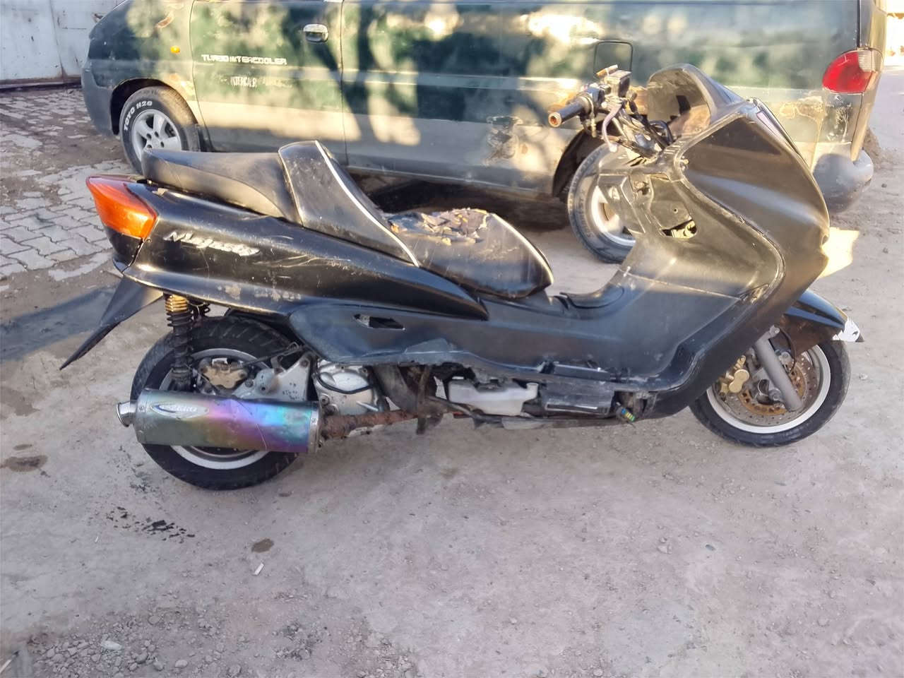 السلام عليكم ماجسته دبل رون دراجه خير من الله محرك لا صوت لا تبخير ولا نضوح  دراجه نقص لايت او بك لايت وشاير واكفه او كيج الحماوه ما يشتغل تايراتها تخم دراجه نكره سلف بكل وقت شلعه او معدل شرط سعر 300 للاستفسار *********** مكان قرب بسمايه
