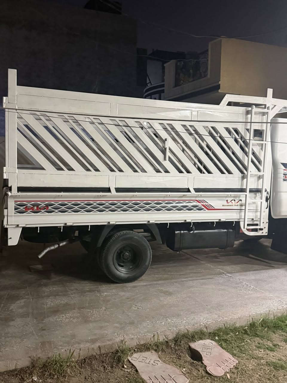 السلام عليكم محجز كيه فحل للبيع بل جيس وثقيل فول الفول درجه اوله  رايده500 وبي مجال
مكاني دوره 
***********
