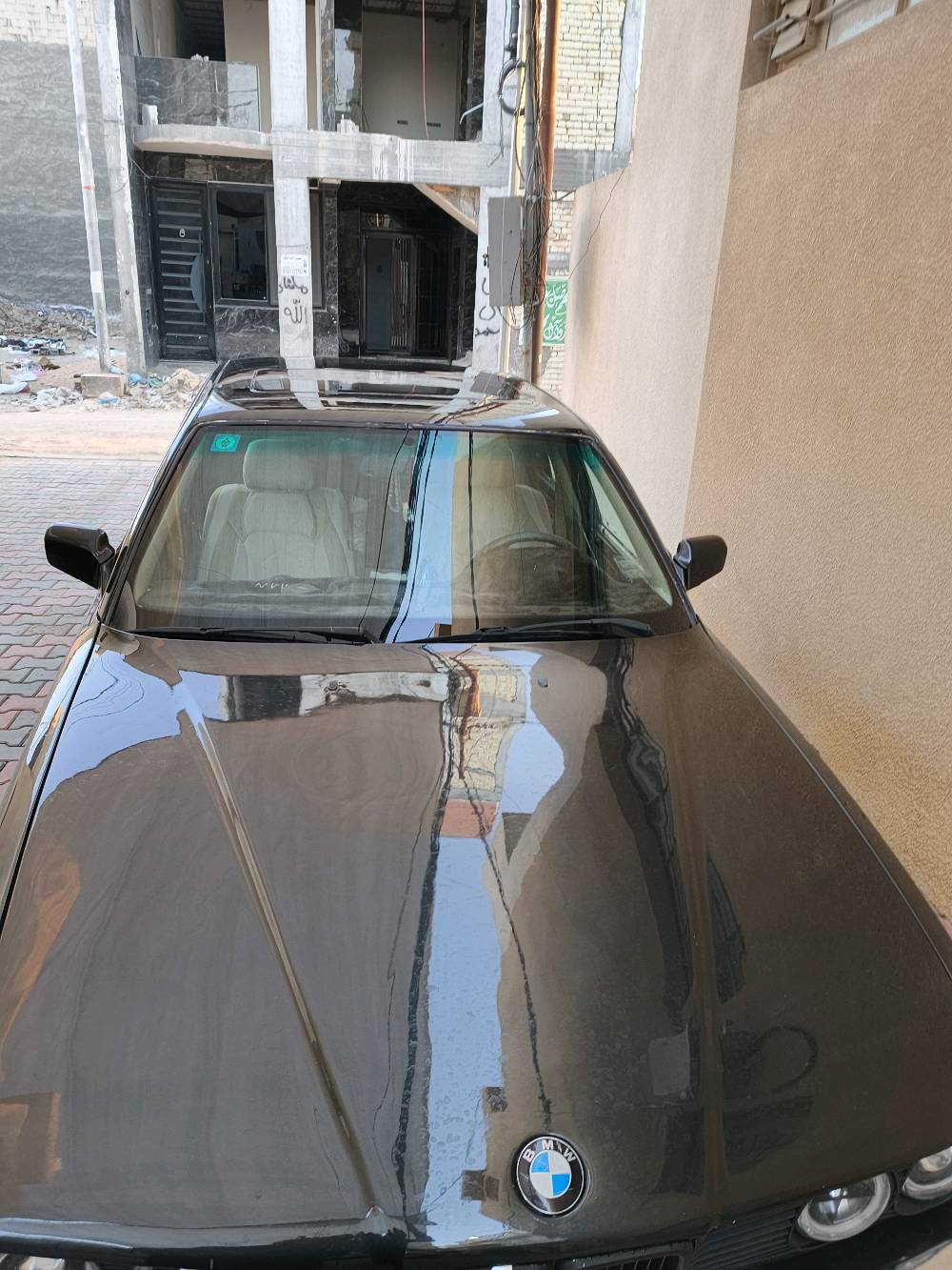 بي أم 735i
موديل 92
 محرك 6سلندر
كير اوتو  
فتحة سقف 
جامات اوتو 
مازدات صليب  
رقم بسمي  جديد 
سنويه 31 
هزة جديدة 
تبريد شغال ثلج 
صبغ عام فرن جماليه 
 بدون ضربه 
نقصها فقط الدواسات جوة الباب  
سيارة حلوة بشكل على ايد وحدة ومتعوب عليها  
للبيع او مراوس حسب الرغبه  مكانها بغداد الزعفرانيه 
رقم تلفون ***********
ممكن توضح أكثر شنو مواصفات البي إم بالضبط: 735i أصلي لو بيها تبديل بالمكينة/القير، وشكد الممشى تقريبا؟: 
اصلي 
السنوية والسنوية مال الرخصة/الأوراق كلها مكتملة؟ وهل السيارة باسمك وجاهزة للمعاملة؟: 
سيارة بسمي 
من ناحية الداخل، شنو الحالة بالتحديد؟ بيها شغل ناقص غير الدواسات جوة الباب، مثل التبليت/الكلبسات/الجلد أو الأزرار؟: 
كامله 
هل بيها أي ملاحظات ميكانيك أو كهرباء غير التبريد، مثل الدنك، الجامات، الفتحة، أو أي تهريب زيت/ماء؟: 
لا 
إذا تريد، شنو آخر سعر أو شنو تقبل بالمراوس بالضبط؟: 
حسب الرغبه  سعر 62 وقابل التفاوض 