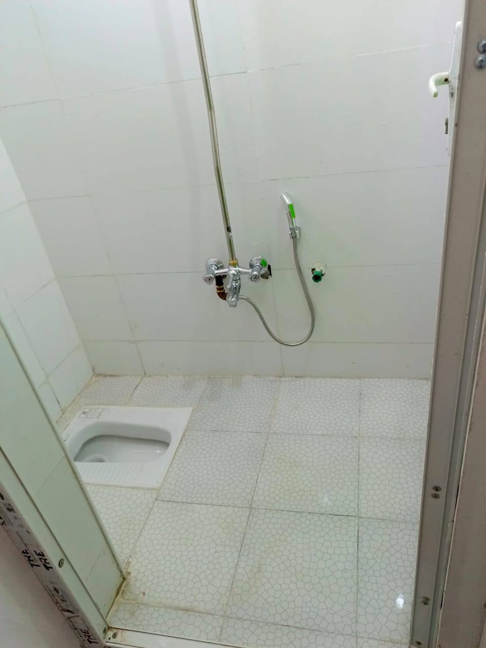 للايجار مشتمل طابق ثاني في الشعب الديوان شارع 25 يحتوي على غرفتين وحولي وخدمات السعر 300 قفل للاستفسار ***********
