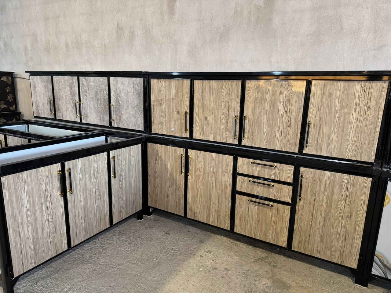 سلام عليكم يوجد كاونترات جمله وا مفرد (مترين وا مترين نص )كركوك ***********
