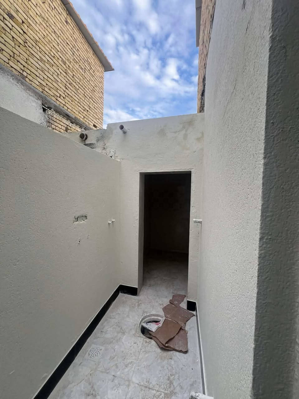 بيت للبيع مساحه 110 بيت جاهز تستلم مفتاح شغل
فوول بيت طابوك صب كونكريت سديناويه بشارع بانزين خانه 
السعر 55 وبي مجال الشراي البيت قريب على رئيسي بنص السكن 

وكافه الخدمات متوفره مجاري كهرباء تستلم نقص كيزر فقط 

واتساب ***********
