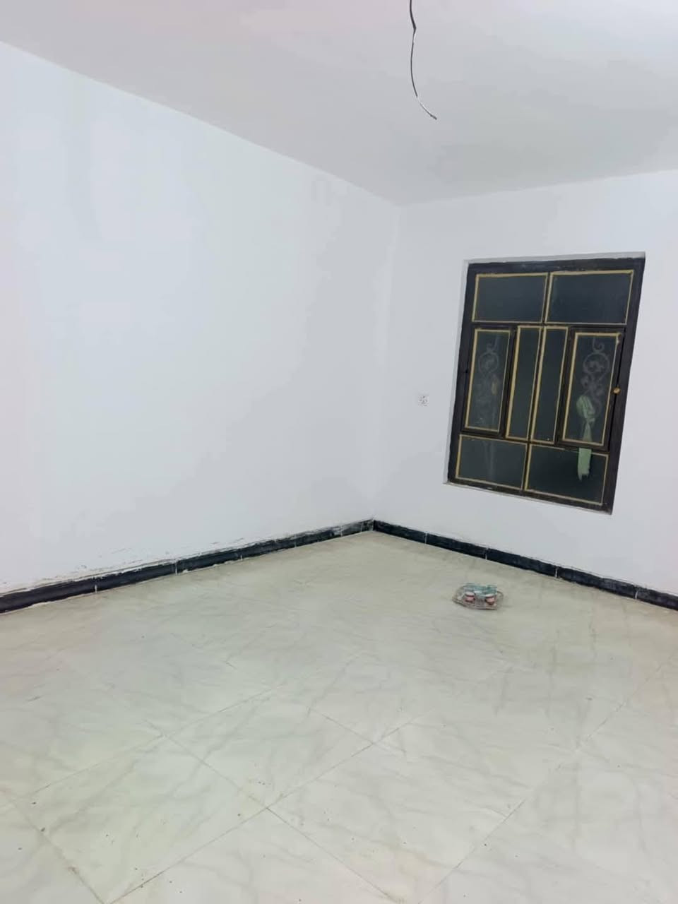 السلام عليكم عندي بيت طاب وزراعي 180 كافه الخدمات غرفتين وصاله وبراني في محافظه  في محافظه الديوانيه حي العسكري السعر 18 وبي مجال ***********
