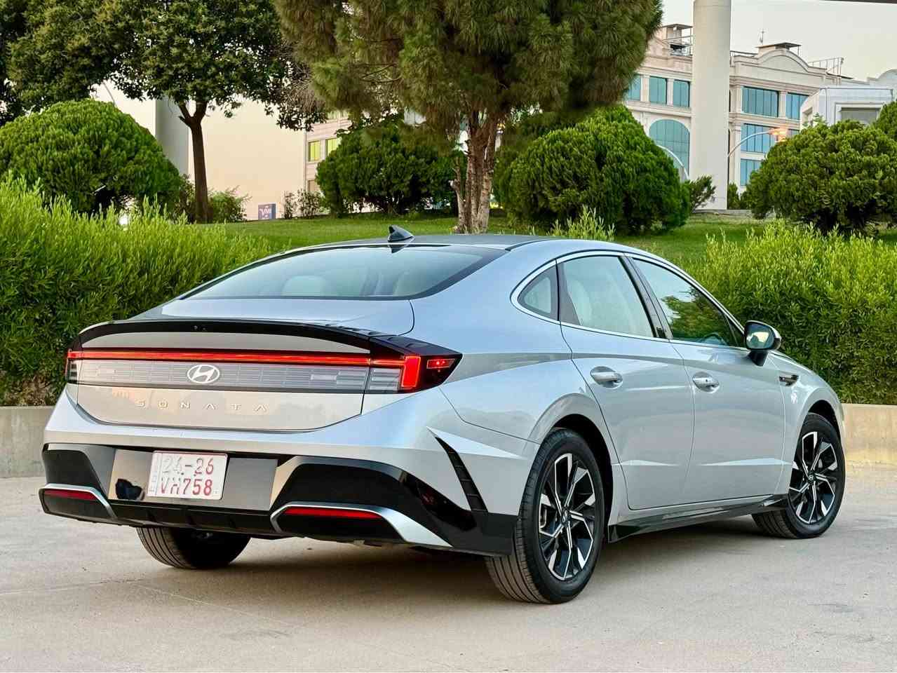 هيونداي سوناتا SEL 2024
سلفر/ 30 الف ميل 
✔️ بصمة  أبواب + تشغيل بصمة
✔️ شاشة كبيرة CarPlay 
✔️ كاميرات + حساسات + رادارات
✔️ أوضاع قيادة (ECO / NORMAL / SPORT)
✔️ كرسي كهربائي 
     والعديد من الإضافات الأخرى 

🔧 الضرر:  بدون صبغ (ربع جاملغ جه السايق تعديلpdr ورصعه في تكمه السايق اثر التحميل موضحه بالصور)
(جميع قطع السياره أصليه)
 الايرباك : بدون ايرباك جميع الايرباكات أصليه

رقم الشاصي : KMHL64JA4RA410801

💰 السعر: 17900 $ (قابل للتفاوض بعد المعاينة)

الرقم: بدون رقم – يترقم في أربيل دهوك سليمانيه(كلفة الرقم 1100 $ على المشتري)

📍الموقع : أربيل
📞 *********** (اتصال / واتساب / فايبر) أربيل, العراق
