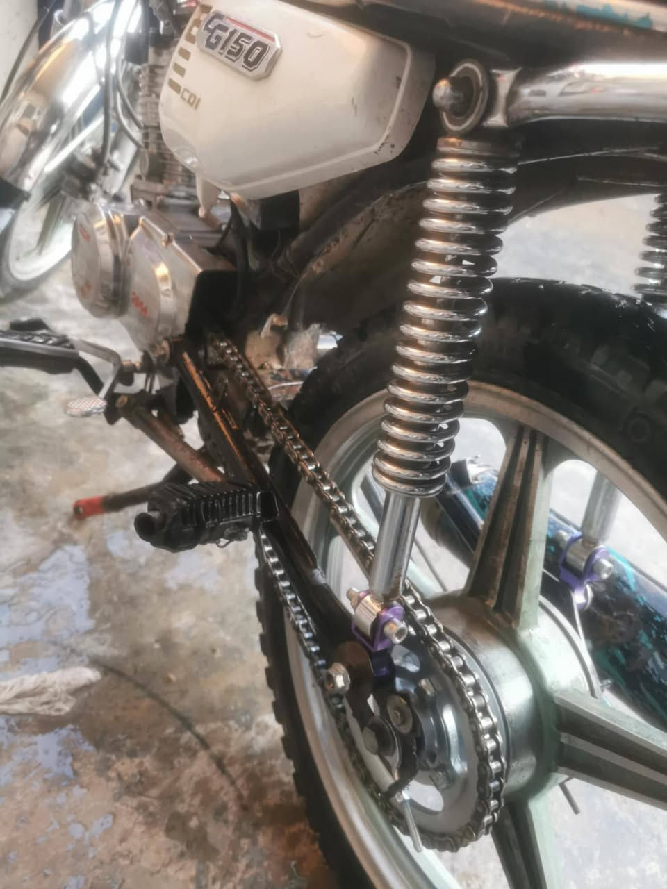 سلام عليكم ورحمة الله وبركاته دراجه للبيع نضيفه نشاط خير من الله اربعه كير محرك كير مكفول موديل ١٥ بدون منفيس اكفلك اياها من سرقه ومن كل نواحي سعر٢٨٠الف وبيها مجال رقم وتساب ***********
