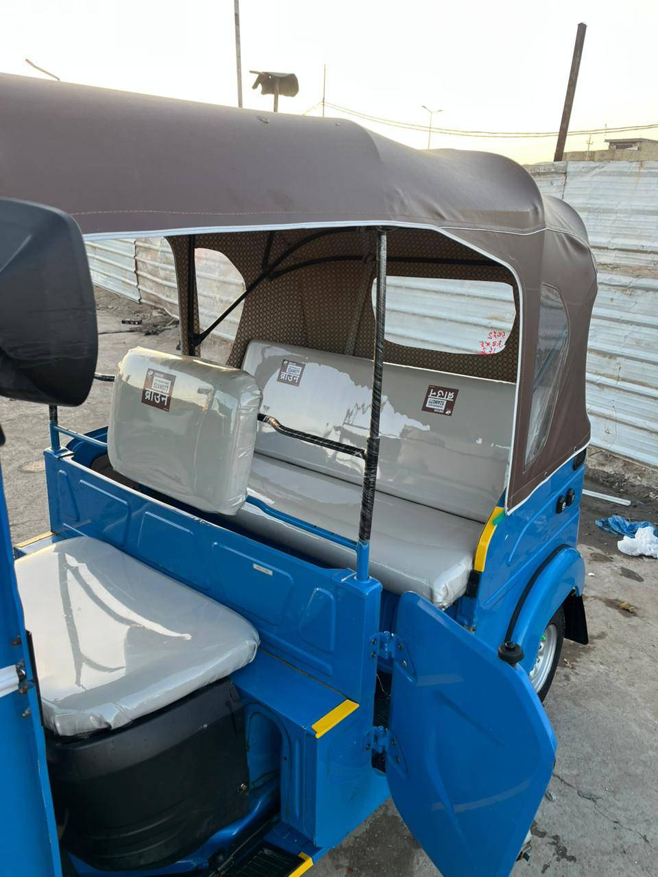 تكتك موديل( 21) شهر (11 )  أوراق  كامله تحويل ثاني يوم كشر كفالة عامة مكينه كير كلج اكسل مكفول مكينه تخم تاير جبلي بيها كهرباء كامله اي نقص مابيها كبل لشارع ربع مذب عليها تحويل كبل عقد مروري مكاني بغداد الشعلة (*********** واتساب) (السعر 7750 ملايين) و بيه مجال خاتم الطيبين
