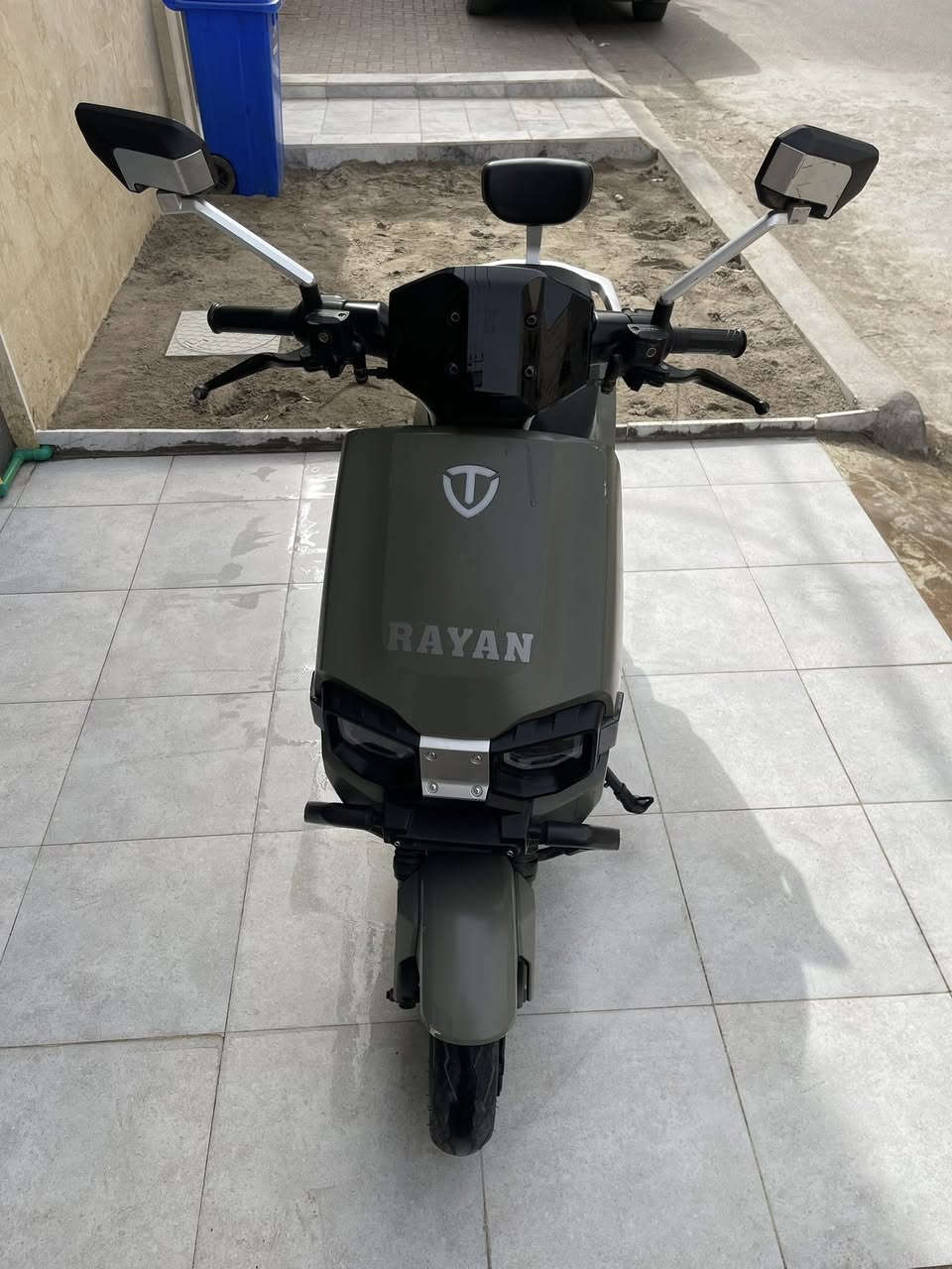 دراجة شحن وحش الكون ليثيوم
السلام عليكم ، دراجة ريان تالج شحن وحش الكون ليثيوم
الدراجة نظيفة صار 7 اشهر ماخذها وصل الشراء موجود ، 
الدراجة تخبل شلعة ورزانة وخفة والمواصفات راح اذكرها :
بطارية ليثيوم عمرها سنتين يعني لتشيل همها ابد
شحن مداه 45 كيلو متر
3 سرع مختلفة واقصى سرعة 55km
الدراجة شحنها سريع بسبب الليثيوم من 0-100 ب 5 ساعات
الدراجة كلشي شغال بيها اشاير ودبل اشارة وضوة محيطي وعالي ناصي كلة شغال
نظام البك الرجوع الى الخلف بيها
مثبت سرعة ايضاً بيها
منفذ شحن usb
شحن داخل الجكمجة يعني بالمطر لتخاف عليها
بطارية تنشال بكل سهولة
مساحة تخزين جكمجة جيدة

الدراجة بيها شغلتين كفرات من الصفح مشخطة
وتاير الخلفي مبدل لان دخل بالقديم بسمار وبدلته بتاير اصلي من الريان الام الاصلية تاير باكستاني

الدراجة كلش مرتبة ونظيفة وتخدم للشراي عنواني بغداد العطيفية وسعرها 900 وبيها مجال بسيط ، رقمي ***********
