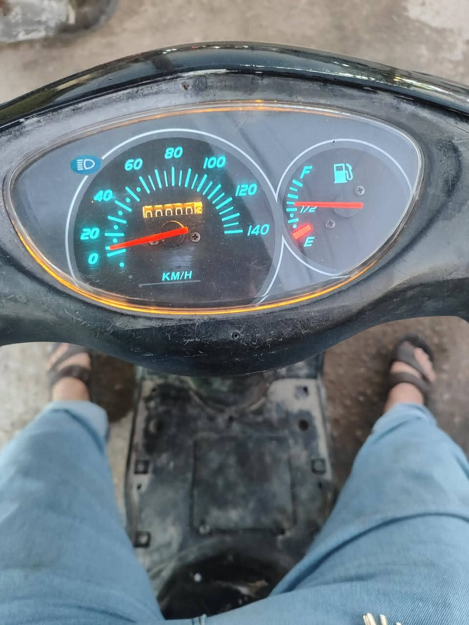 بريز للبيع كامله مابيه نقص سعر 300الف مكاني بغداد ساحه عدن هاتف ***********
