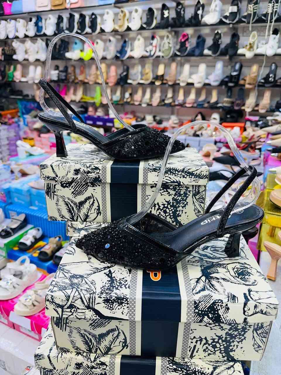 وصلتنا $   ، موديلات جديدة مختلفة 😍
أحدث الموديلات لـ 2026 
 
✅ تميزي بإطلالة جميلة وساحرة مع (#محلات_فاروق_عمر )

#تخفيضات 
يتوفر صندل نسائي  طبي 
القياسات كامله من ٣٧_٤١
سعر القطعه ١٤ الف 

🌺 تواصلي عبر الخاص واطلبيه الآن قبل نفاذ الكمية او واتس ***********

العنوان/ الفلوجة  شارع كراج الفورتات خلف الحديقه العامه قرب___ مول الوليد___
تتوفر خدمة التوصيل لكل العراق ب🚕
إلى بغداد خلال 24 ساعة - وإلى المحافظات خلال 48 ساعة
