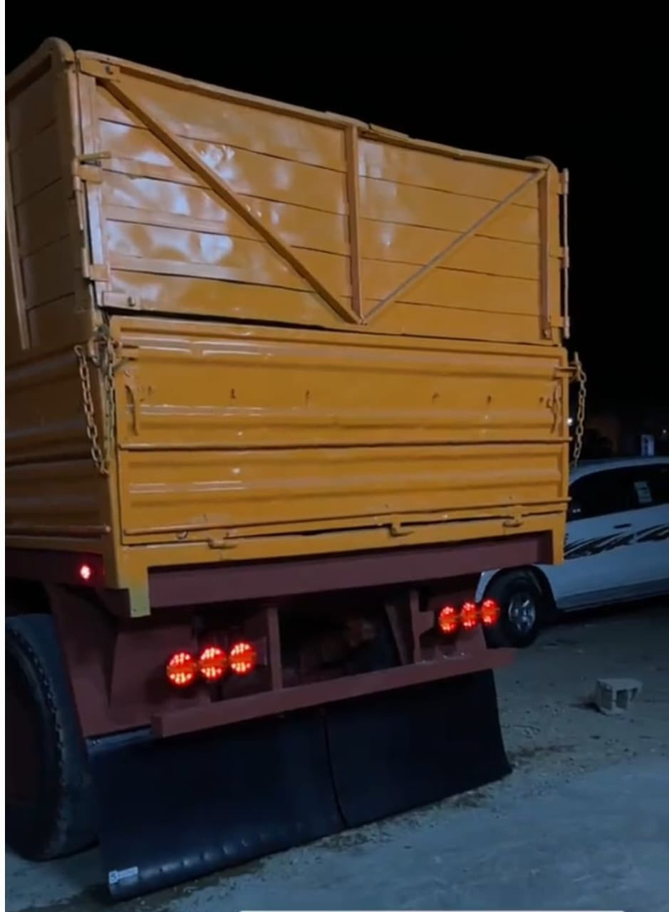 مقطوره المانيه بلوم ٨٢ دنكير ١٤ 
للبيع ***********
فول فول
