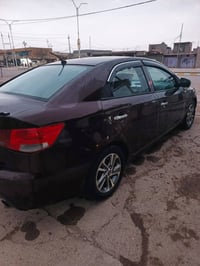 سيراتو خليجي اللون  كرزي موديل 2012 بيها حزام صبغ مكينه 1600 محرك تبري...