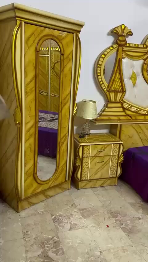 السلام عليكم غرفه نوم لبيع نضيفه المكان السيديه ***********
