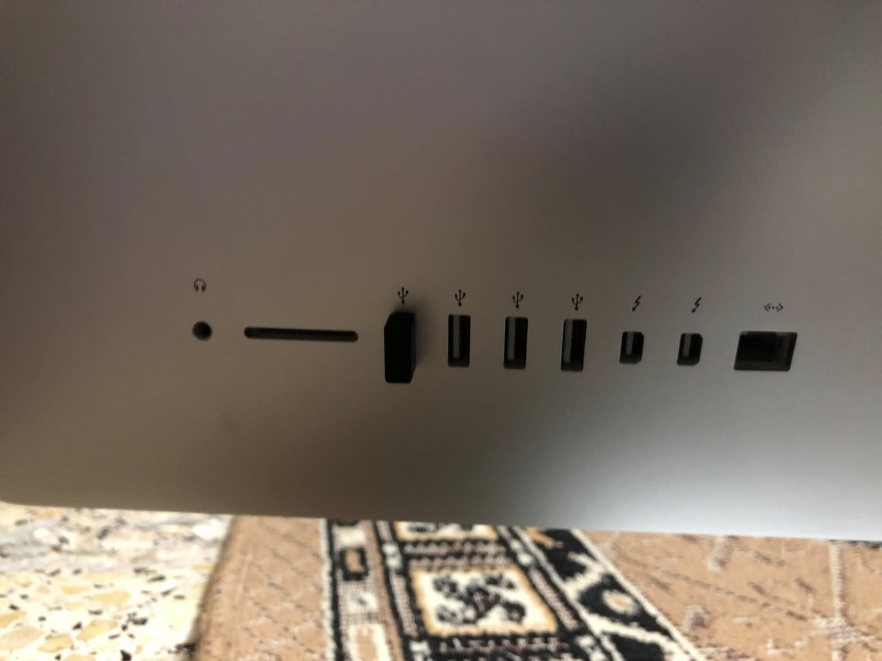 للبيع iMac 🖥️ نظافه ٩٠٪؜
ذاكره 1 تيرابايت
شاشه 21.5 بوصه
دقه الشاشه 1080/1920
معه 10 سماعات 🔊 ستوريوا 
وكاميرا أمامي بدقه 48 mp
وسماعات  مكالمه عدد إثنان 
وماوس وكيبورد الأصلي مالتها من شركه أبل
ومعالج 1.4ghz dual -core i5
وذاكره عشوائيا 8 غيغابايت 
الرسومات 5000 intel HD graphics
السعر((( ٥٢٠ الف))) رقمي واتساب فقط 
((***********))
مكاني المثنى -السماوه قضاء الرميثه
