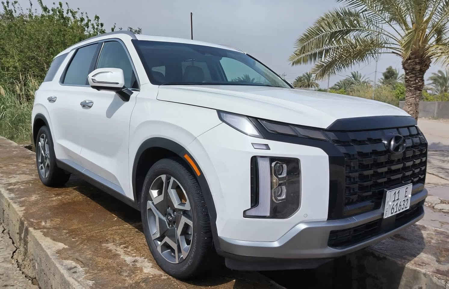 بلاسايد موديل 2025   وارد امريكي
‏ limited
حجم المكينه 3800 ماشية 15 الف ميل.. 6 اسرندر 
الضرر موضح بالصور بدون ارباك  
فقط بنيد مبدل والجنطه واظحه بل صوره

1- فتحة سلايد
2- كشنات جلد تدفئة وتبريد امامي وخلفي بيايبي منفصل اللون ابيض
3 - ثلاث قطع تبريد 
4- تشغيل عن بعد
5- رادار امامي و خلفي
6- حساسات امامي وخلفي
7- نقاط عمياء
8-جنطة كهرباء
9- سبعة راكب
10- اشاير مري ومري قلاب
11- بصمات عدد 1
12- كامرات امامي وخلفي 360
13- منافذ USB بالكشنات الامامية والخلفية وبمقصورة ال7 راكب ..
14- تقنية توفير الوقود والاطفاء الذاتي للمحرك عند الوقوف.
15- 5 انظمة قيادة بالاضافة الى نظام الفور ويل .

رقم شهداء بغداد 
مكان السيارة واسط الصويره 

وهواي مواصفات 

السيارة جديدة جداً مستعجل على البيع 

السعر 300 ورقة وبيها مجال بسيط  
بيع فقط 
 

***********

