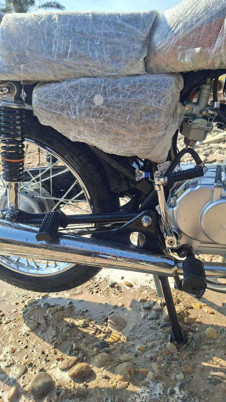 دراجه تعمير بعدهه سحك شاصي ارشيا ١٤ اصولي باقي كله نامه اصلي دراجه ماناقصه اي شي كامله ومناسبه وشراي بخدمته واسط /زبيديه           ***********.
