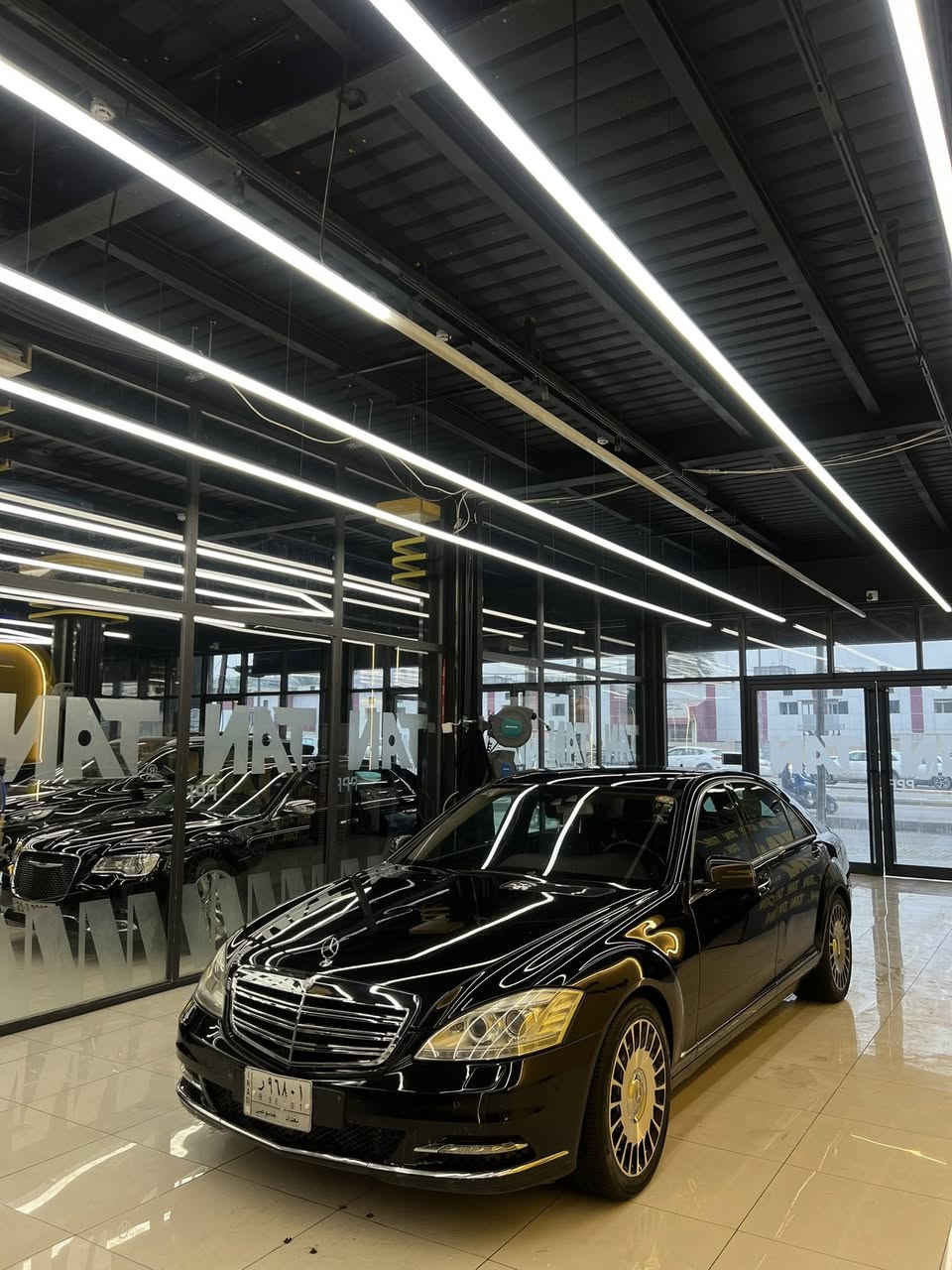 مرسيدس S350  2011
السياره وارد الماني
فول مواصفات
بردات بلاديه 
برده جامه خلفيه 
بيها صبغ دعاميه اماميه و دعاميه خلفيه
بارد بالباب الخلف السايق و تكحيل كارت على الكد
ماشيه 167,830 كيلو 

مكان السياره بغداد ساحة الواثق
***********
