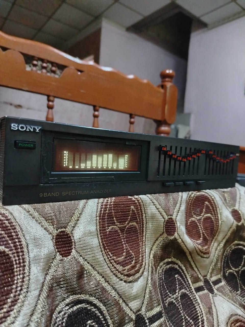 سلام عليكم مكلف بالنشر. ايكولايزر سوني موديل ٩١٠. كهرباء ١١٠ فولت. ٩ باند.نقاوة فول جدا راقي قياس ٣٦ سنتم السعر ٣٥ الف. ويوجد توصيل للتواصل *********** اتصال او واتساب
