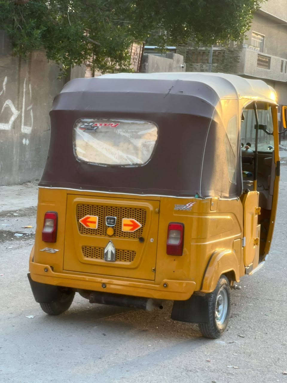 السلام عليكم
تكتك موديل 21 شهر 10
تكتك مكينه مكفولة مبدل فقط زنجيل 
وضربة بالصفحة بسيطة راجعه بارد فقط 
ودوس معمرة فقط غير هذا مابيها تكتك احلا من الصور بعد تكتك خير من الله ترايها حلو مكاني بغداد مدينة الصدر 
***********
