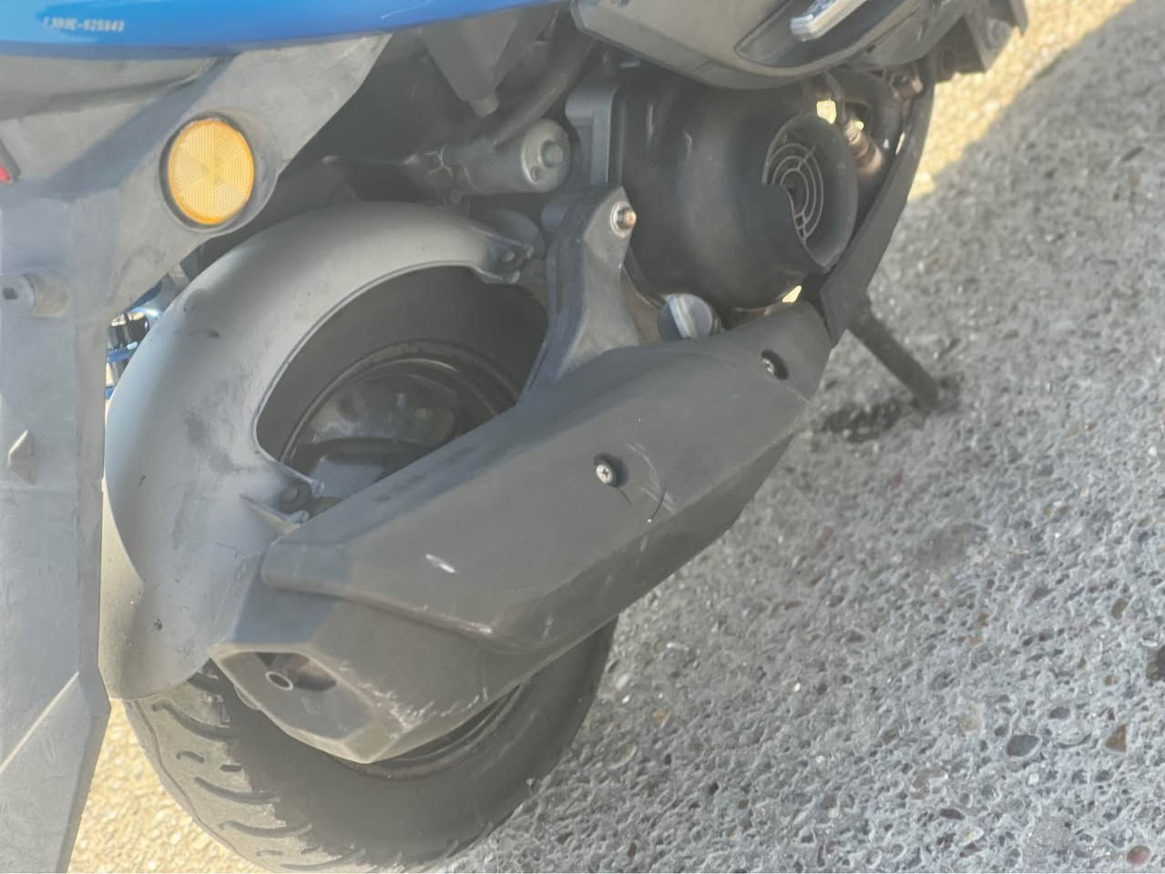 سلام عليكم ماكس مضلع حديث دراجة تتعب تكول جديدة ونظيفة وماشية شي قليل واستعمال بسيط جداً ووين ميعجبك وديها السرعة 120 مكفووولة كفالة عامة من التاير للتاير 
نوزل سعر 950 الف دينار 
مكاني بغداد 
للاستفسار 
*********** بغداد, العراق
