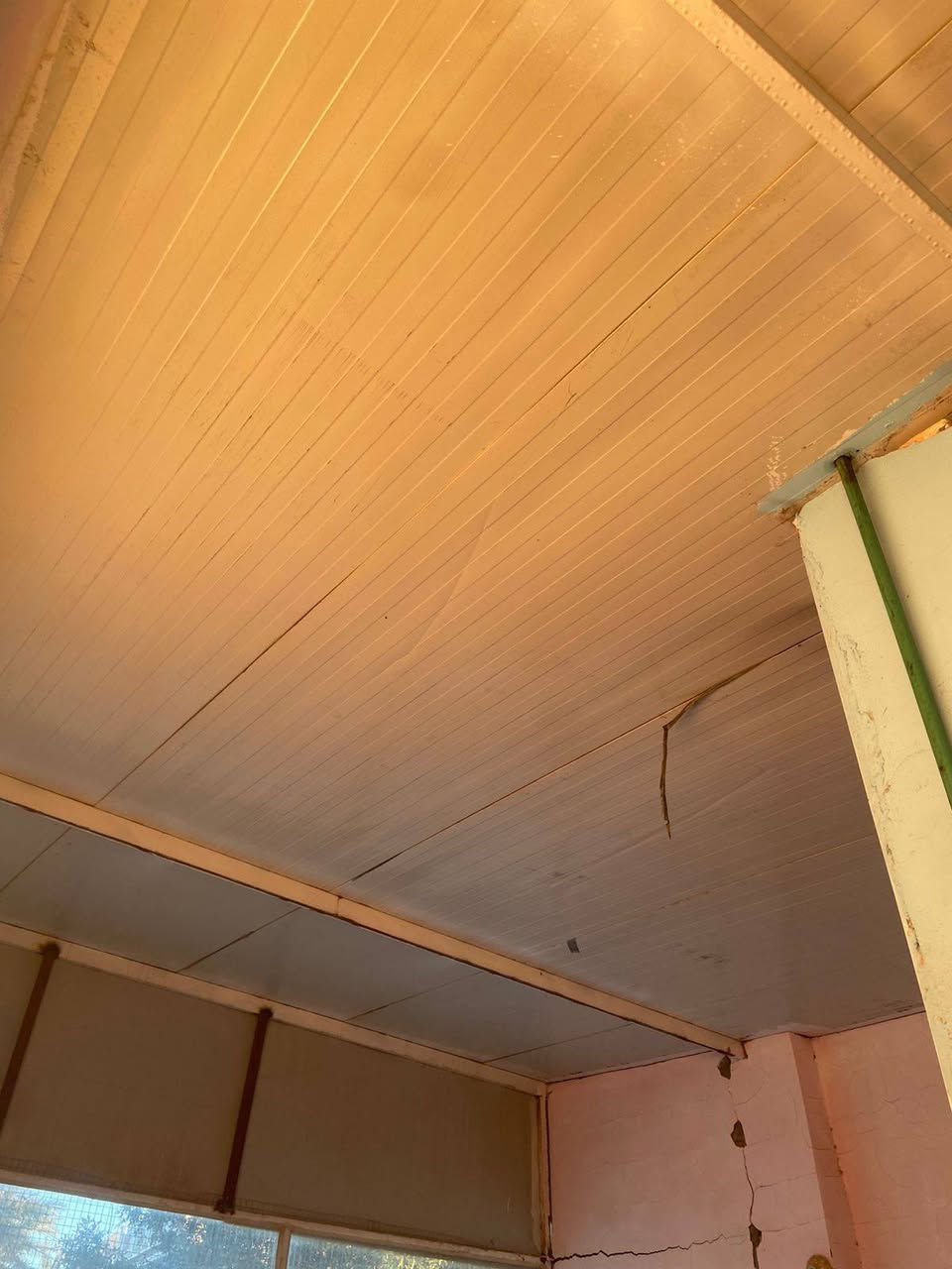 السلام عليكم سندويج للبيع درجه اوله  عدد ١٠ قطع قياس الوحده ٩ متر (ابيع شلع) الشراي يتصل ***********
