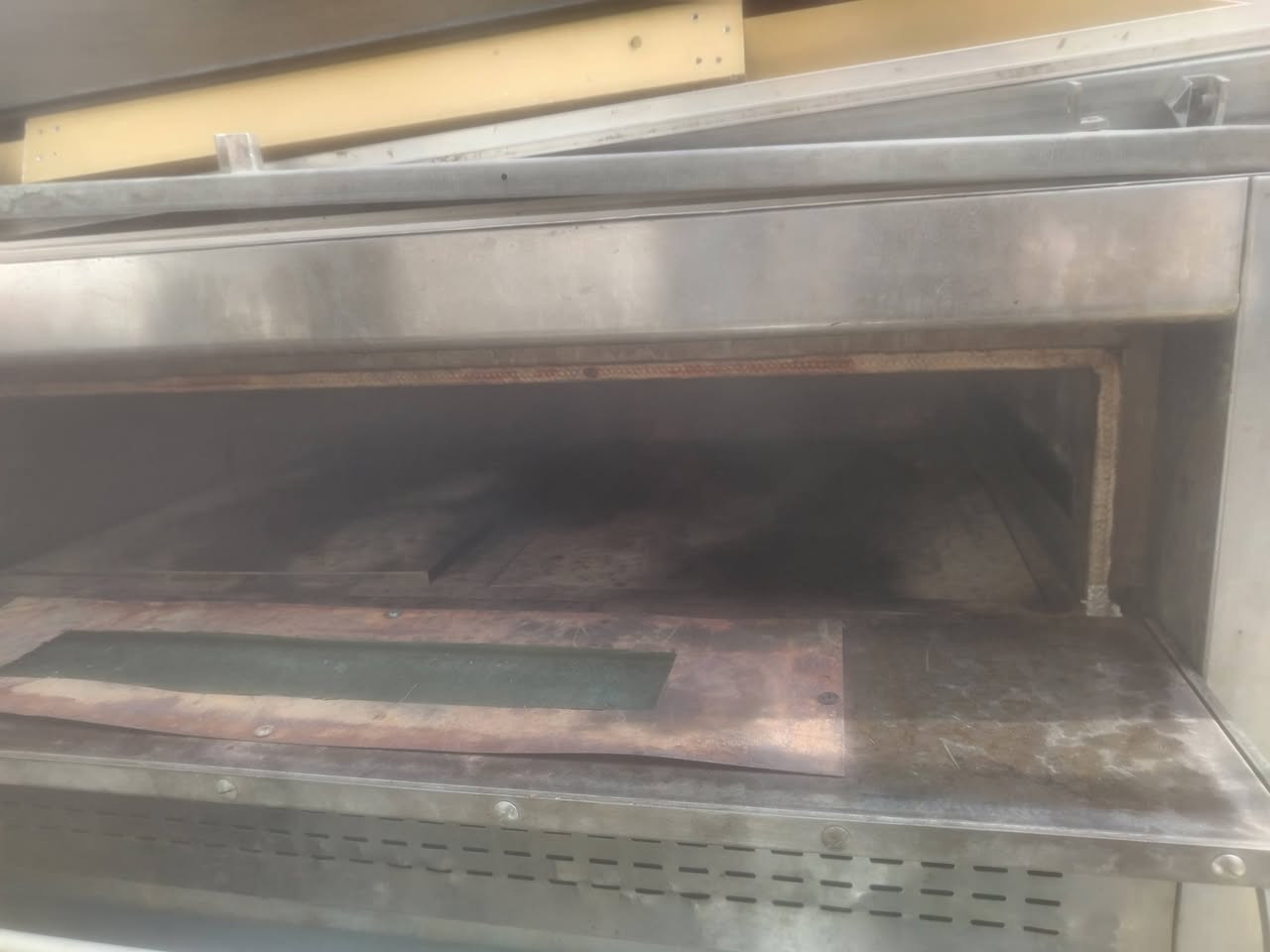 سلام عليكم فرن بيتزا للبيع السعر 375 مكاني بغداد الغزاليه ***********
