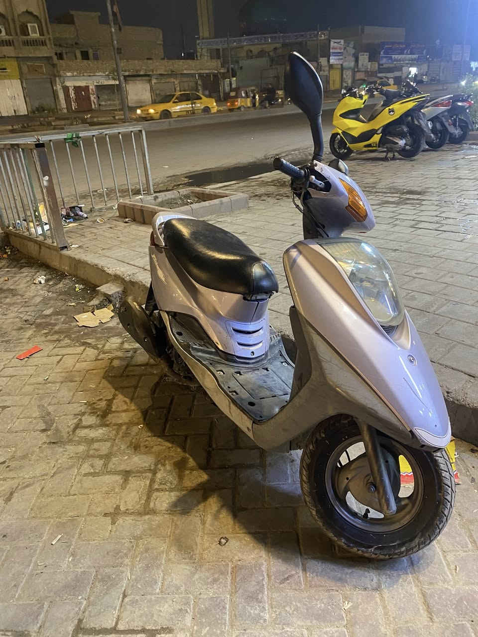 السلام عليكم بريز نوزل دراجه نضيفه مكينته نضيفه وناعمه كهربائيتها كله شغاله نكره سلف مكاني بغداد مدينه الصدر الداخل يم البانزين خانه رايده 575 وبيه مجال رقمي ***********
